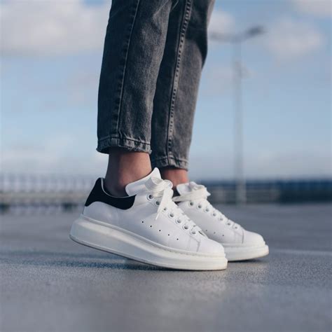 alexander mcqueen imitazione donna|Alexander McQueen sneakers: le scarpe simili alle originali, ma .